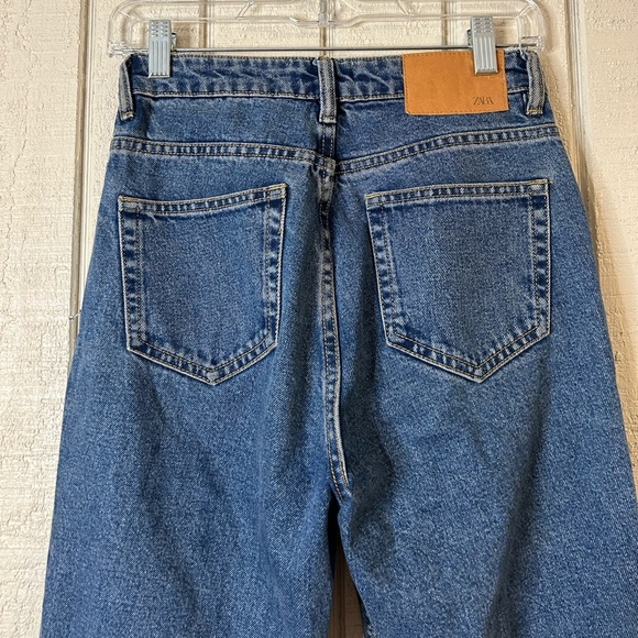Zara Mom Fit Jeans, size 2. - Picture 3 of 8